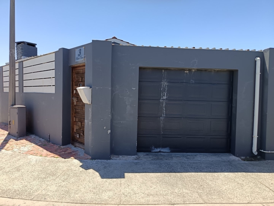 4 Bedroom Property for Sale in Portlands Western Cape